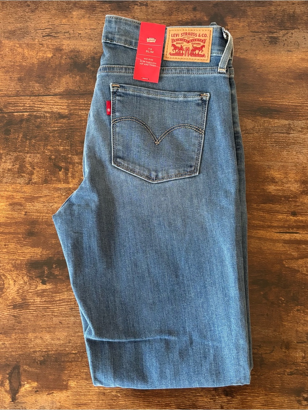 Levi's Women’s 712 Slim Mid Rise Light Blue Jeans 28x30 (NWT)